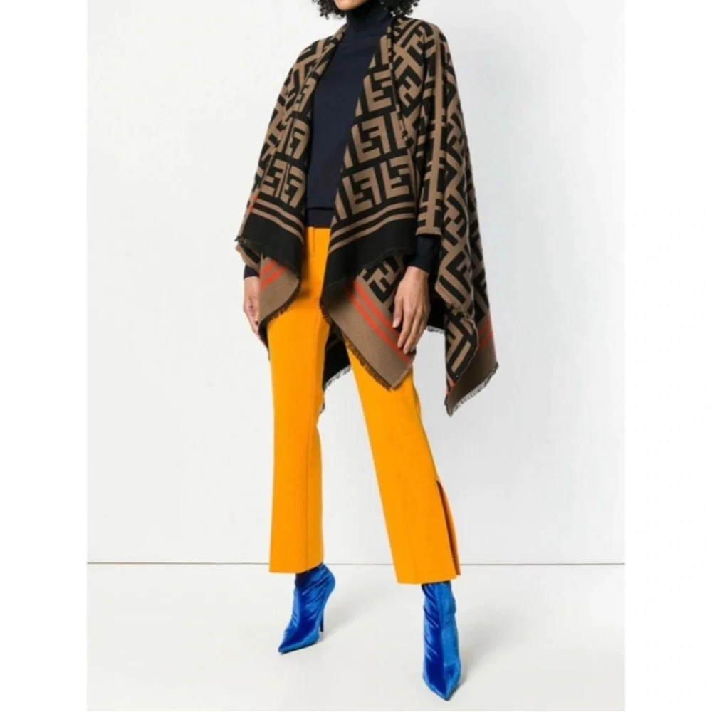 NEW FALL 26’ FENDI Roma 🤍 w/ Tags Reversible Shawl Brushed Poncho Scarf Wrap - Picture 10 of 17